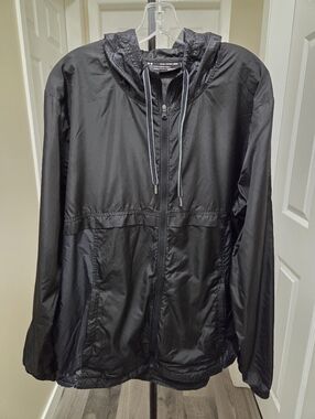 Under Armour Black Lightweight Hooded Windbreaker Heat Gear Jacket